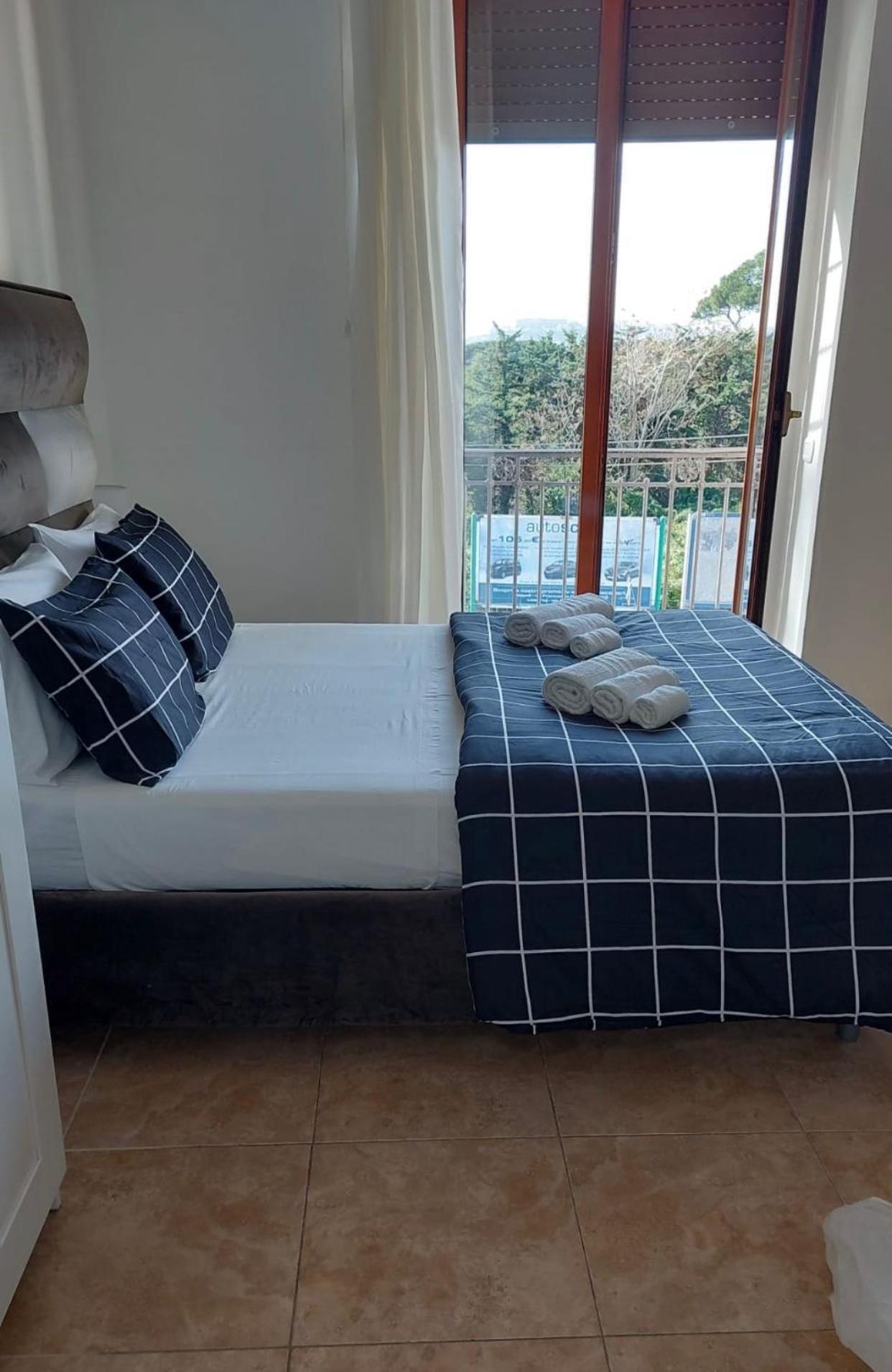 Miris Home Fast And Comfortable With Self Check In 8 Minutes Walk Near Naples Airport Exteriér fotografie